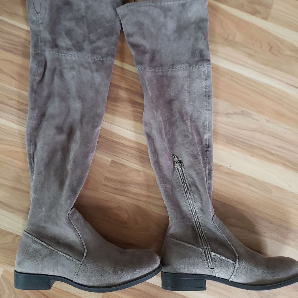 Suede boots